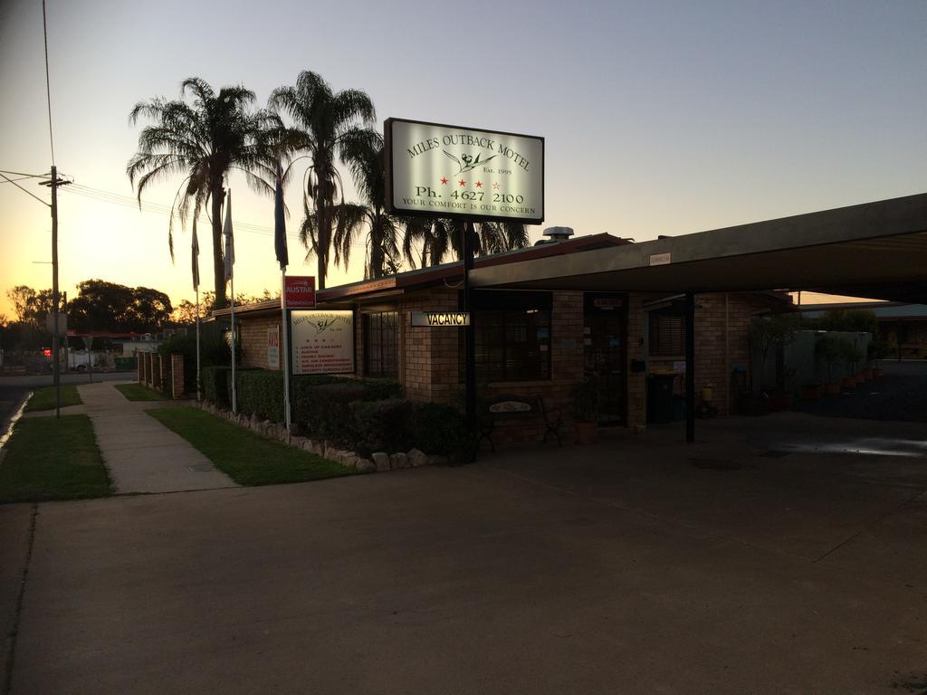 Miles Outback Motel Extérieur photo