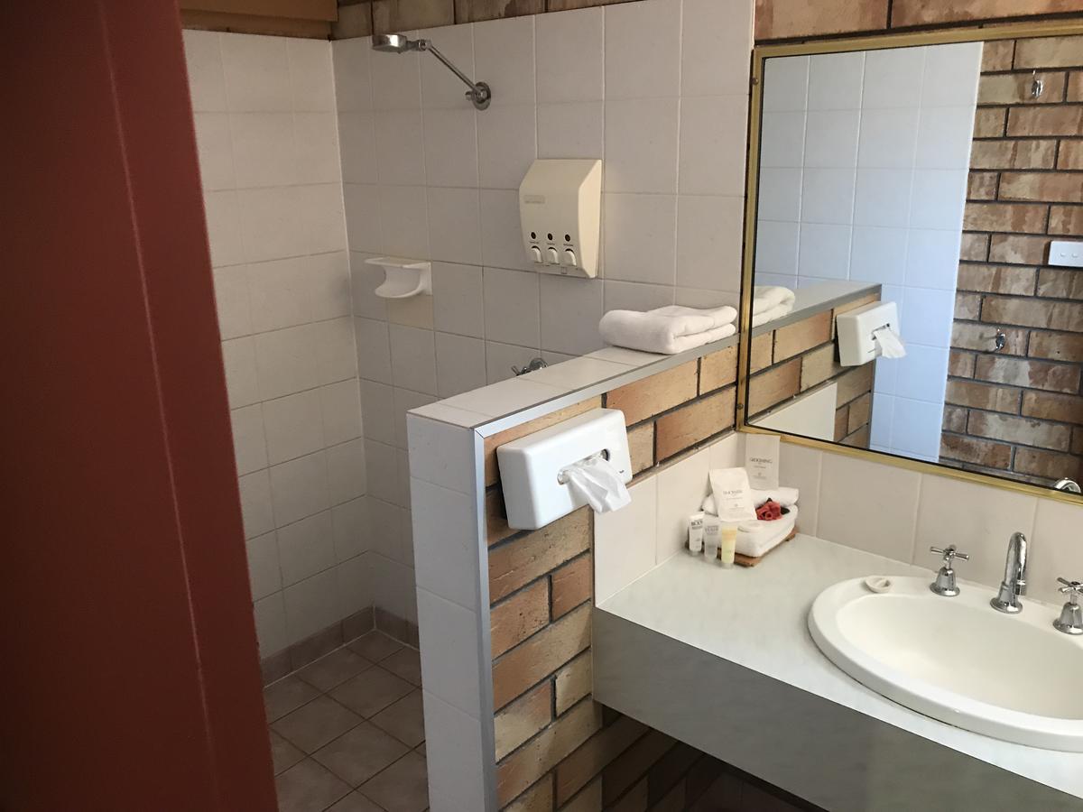 Miles Outback Motel Extérieur photo