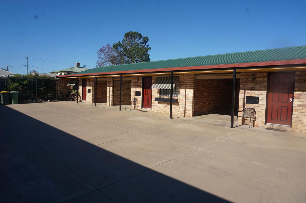 Miles Outback Motel Extérieur photo