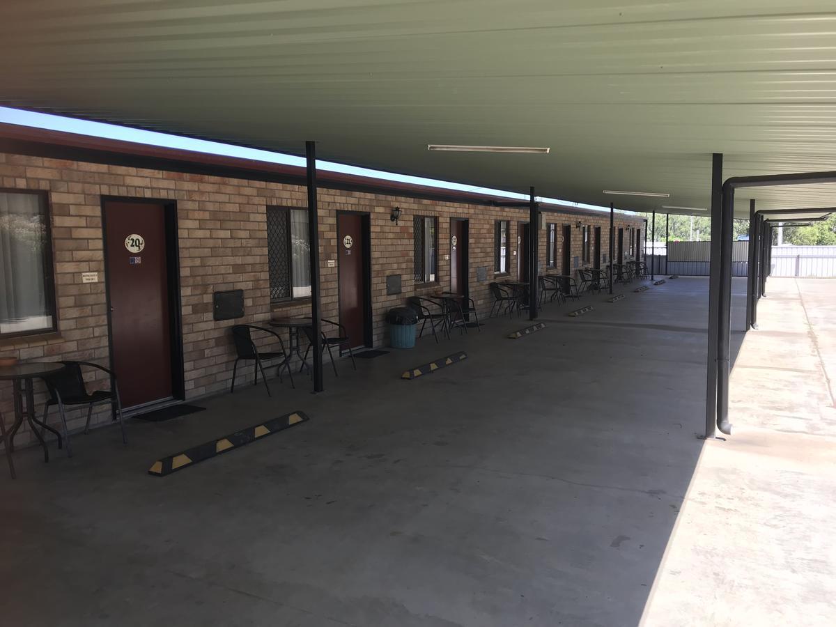 Miles Outback Motel Extérieur photo
