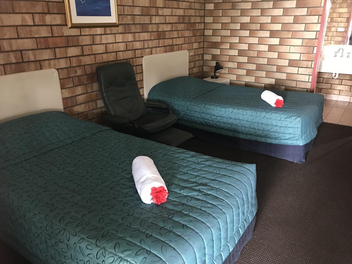 Miles Outback Motel Extérieur photo