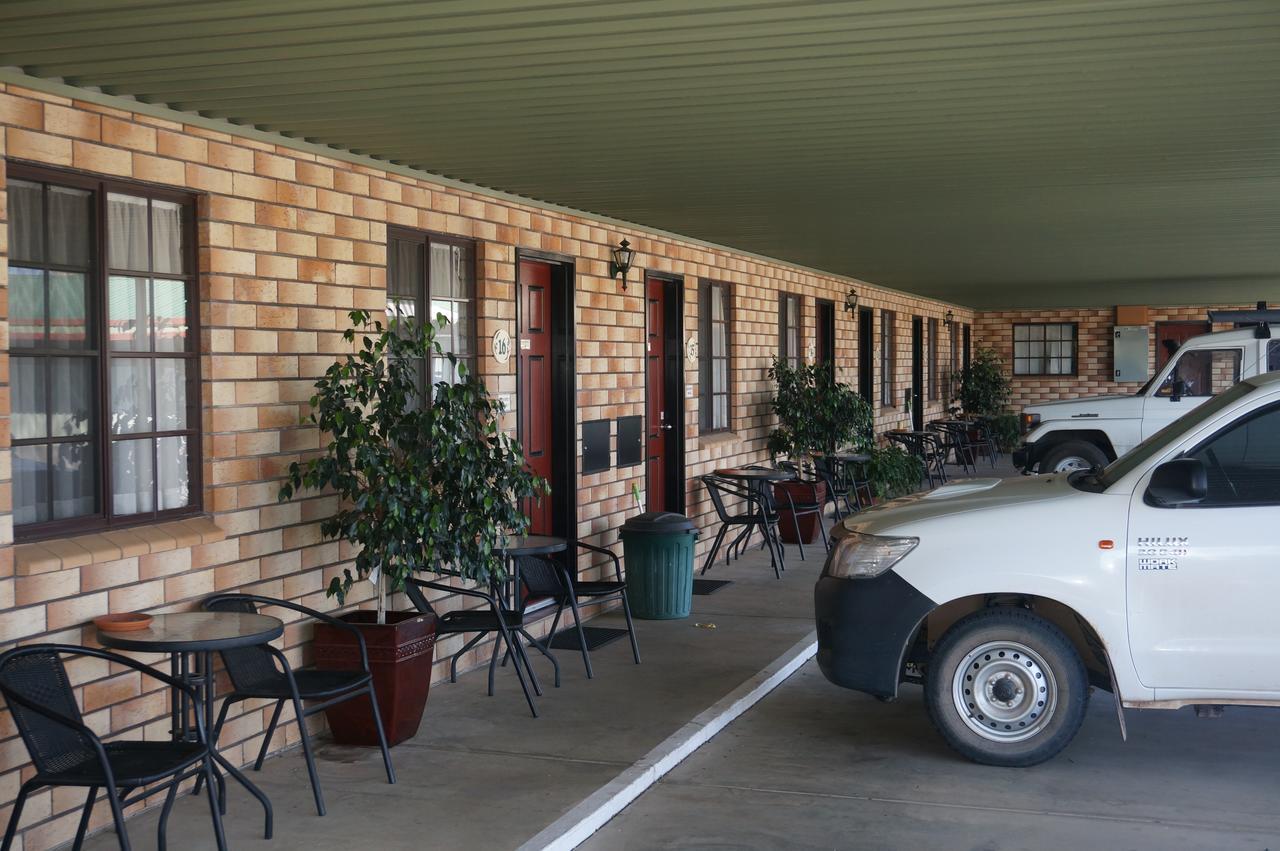 Miles Outback Motel Extérieur photo