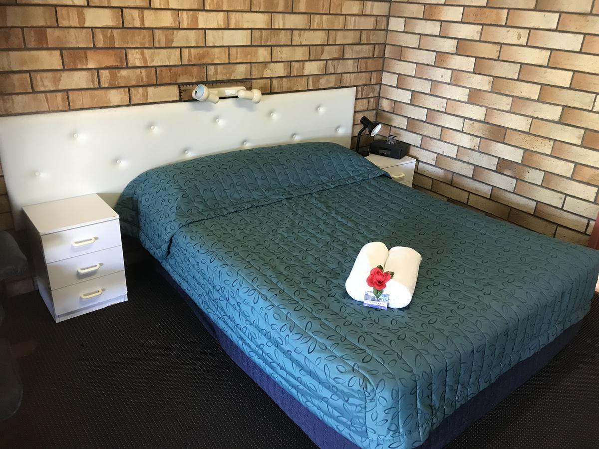 Miles Outback Motel Extérieur photo
